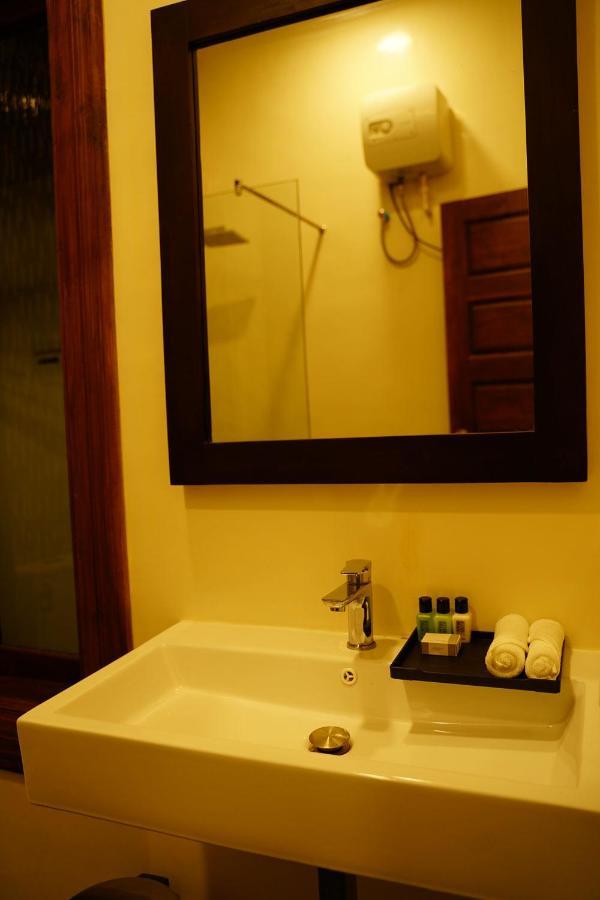 Village Hotel Northern Point Point Pedro Экстерьер фото